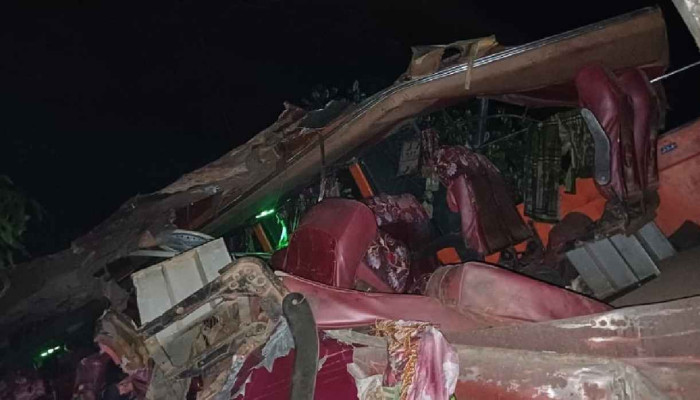 সীতাকুণ্ডে বাস–ট্রাক সংঘর্ষে শিশুসহ নিহত ৪, আহত বহু