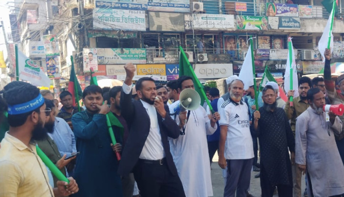 শেখ হাসিনার মৃত্যুদণ্ডের রায়ে ফরিদপুরে উল্লাস, মিষ্টি বিতরণ