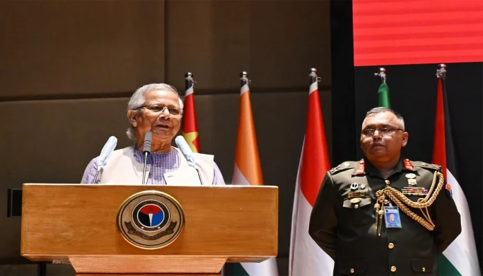 শান্তিপূর্ণ জাতীয় নির্বাচন আয়োজনে সামরিক–পুলিশ সহযোগিতা চাইলেন প্রধান উপদেষ্টা ইউনূস