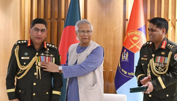 সশস্ত্র বাহিনী দিবসে সেনাপ্রধান জেনারেল ওয়াকার-উজ-জামান পেলেন ‘সেনাবাহিনী পদক’