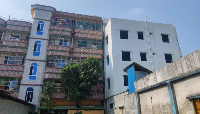 বরিশালে ভূমিকম্পে হেলে পড়া ভবন নিয়ে আতঙ্ক, তদন্তে অনিয়মের অভিযোগ