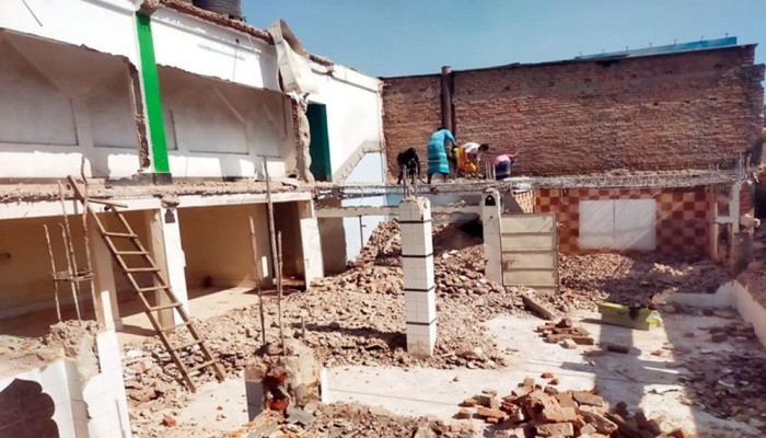 সিদ্ধিরগঞ্জে ওয়াকফকৃত মসজিদ ভাঙার অভিযোগে উত্তেজনা, জমি দখলের আশঙ্কায় এলাকাবাসীর প্রতিবাদ