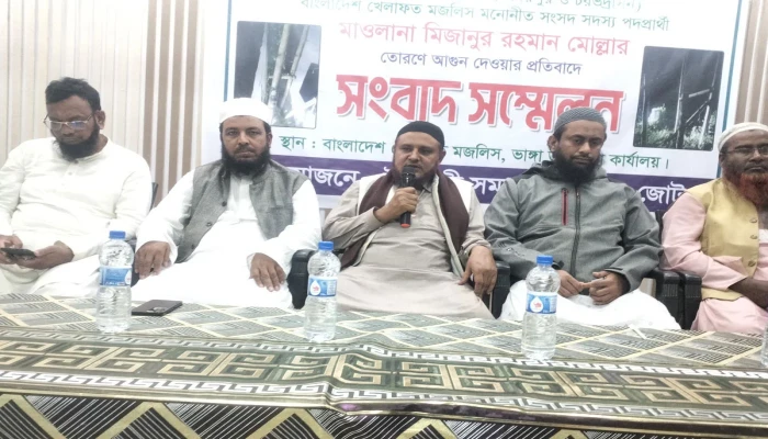 ভাঙ্গায় খেলাফত মজলিসের প্রার্থীর তোরনে আগুন: দোষীদের শাস্তির দাবি সমমনা জোটের