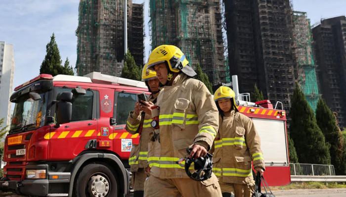 হংকংয়ে আগুন  নিহতের সংখ্যা বেড়ে ১২৮, নিখোঁজ কমপক্ষে ২৯০ জন