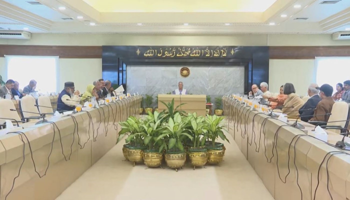 খালেদা জিয়ার শারীরিক অবনতি: রাষ্ট্রপতি–প্রধান উপদেষ্টার উদ্বেগ, দোয়া-মোনাজাতে উপদেষ্টা পরিষদ