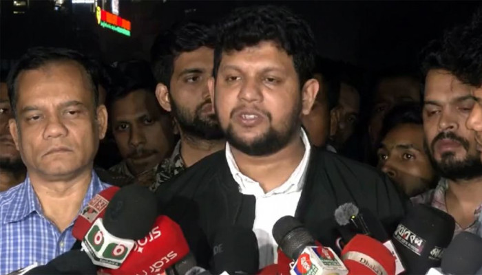 এভারকেয়ারে খালেদা জিয়ার অবস্থা স্থিতিশীল, সামান্য উন্নতি দেখছেন চিকিৎসকরা: উপদেষ্টা মাহফুজ