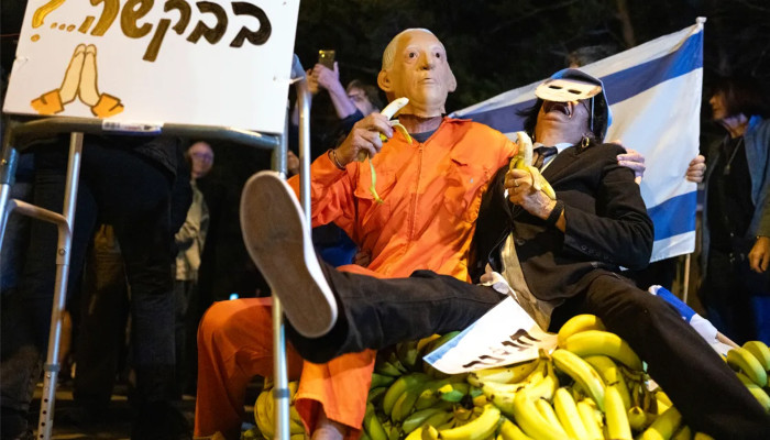 দুর্নীতির মামলায় নেতানিয়াহুর ক্ষমা প্রার্থনার পর তেল আবিবে ব্যাপক বিক্ষোভ