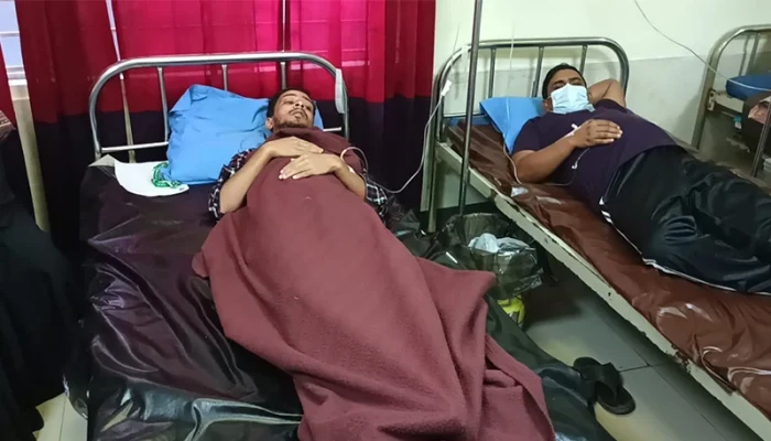 গাজীপুরে কারখানার পানি পানে অসুস্থ ৩০০ শ্রমিক, একদিনের ছুটি ঘোষণা