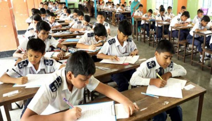 অবশেষে খুলছে স্কুলের তালা: প্রাথমিক শিক্ষকদের কর্মবিরতি স্থগিত, রোববার থেকে বার্ষিক পরীক্ষা শুরু