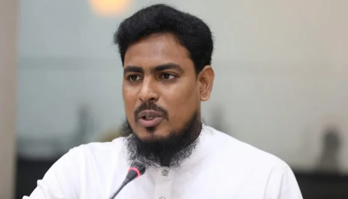 ভারত থেকে শেখ হাসিনার ফেরা তাঁর সিদ্ধান্তে হতে পারে না: আখতার হোসেন﻿