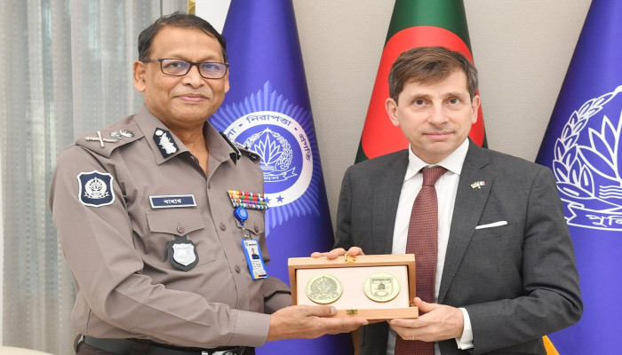 নির্বাচনকে সামনে রেখে সহযোগিতা বাড়াতে আইজিপির সঙ্গে ফরাসি রাষ্ট্রদূতের বৈঠক