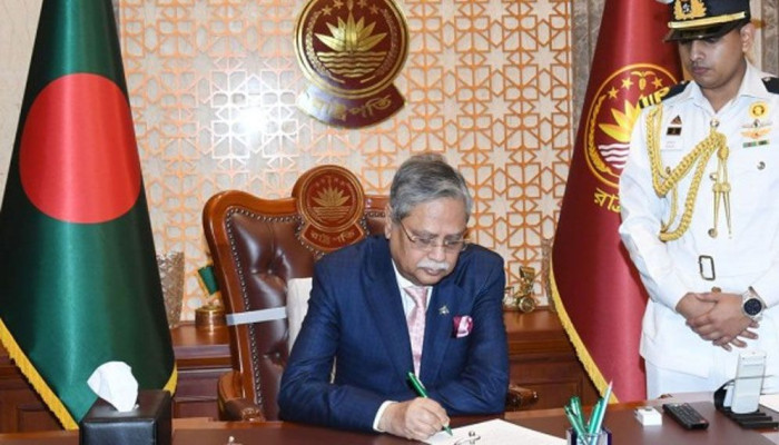 তফসিল ঘোষণার দিনেই নির্বাচন পরবর্তী পদত্যাগের ইচ্ছা জানালেন রাষ্ট্রপতি সাহাবুদ্দিন