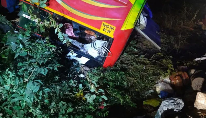 অন্ধ্রপ্রদেশে পাহাড়ি সড়কে বাস খাদে, নিহত ৯ যাত্রী