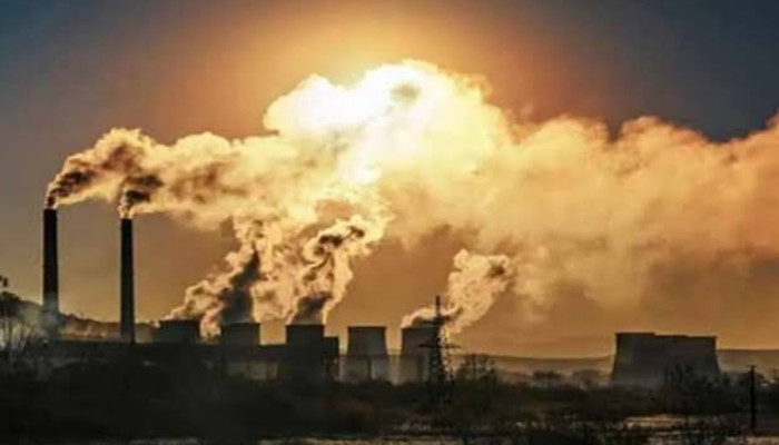 ঢাকায় অতিরিক্ত বায়ুদূষণ : স্বাস্থ্যঝুঁকিতে মানুষ