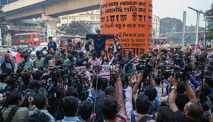 স্বরাষ্ট্র উপদেষ্টার পদত্যাগ দাবি, না হলে যমুনায় অবস্থানের হুঁশিয়ারি ছাত্রশক্তির
