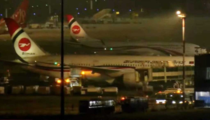 সিঙ্গাপুর থেকে ফিরলো শরীফ ওসমান হাদির মরদেহ: বিমানবন্দরে শোকাতুর পরিবেশ