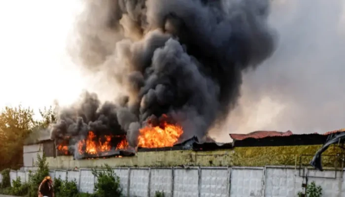 ইউক্রেনজুড়ে রাশিয়ার বড় হামলা: তীব্র শীতে বিদ্যুৎহীন লাখো মানুষ, ৩ জনের মৃত্যু