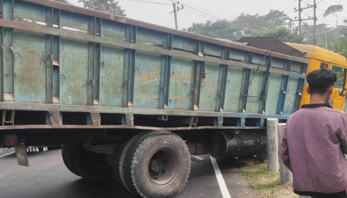 ভোলায় ট্রাকের ধাক্কায় সিএনজি যাত্রী নিহত ৩, আহত আরও ৩