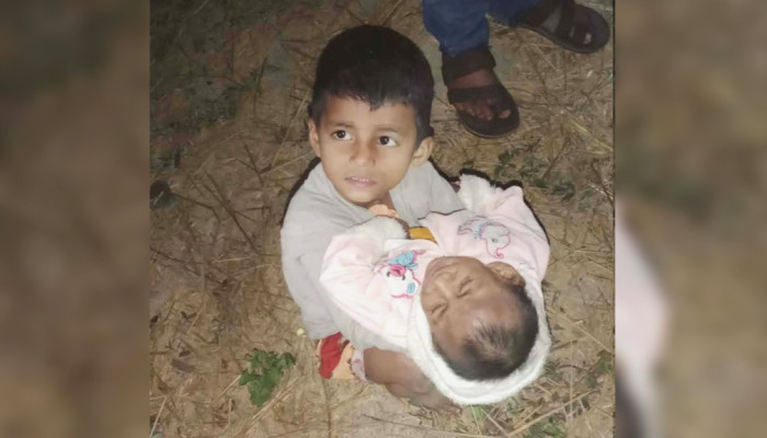 চট্টগ্রামে অসুস্থ দুই শিশুকে রাস্তায় ফেলে গেলেন স্বজনরা: নেপথ্যে অমানবিকতা না দারিদ্র্য?