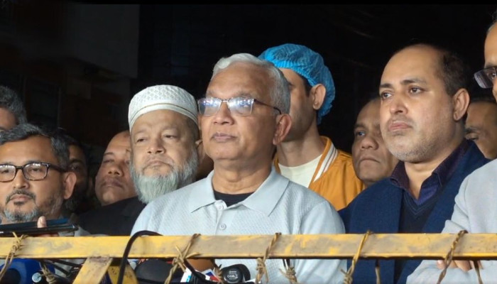 খালেদা জিয়া সবচেয়ে সংকটময় সময় পার করছেন: মেডিকেল বোর্ডের সদস্য ডা. জাহিদ