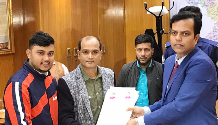 বরিশাল-৬ আসনে স্বতন্ত্র প্রার্থী হিসেবে অবসরপ্রাপ্ত সেনা ক্যাপ্টেন, ভোটারদের মধ্যে আলোচনা