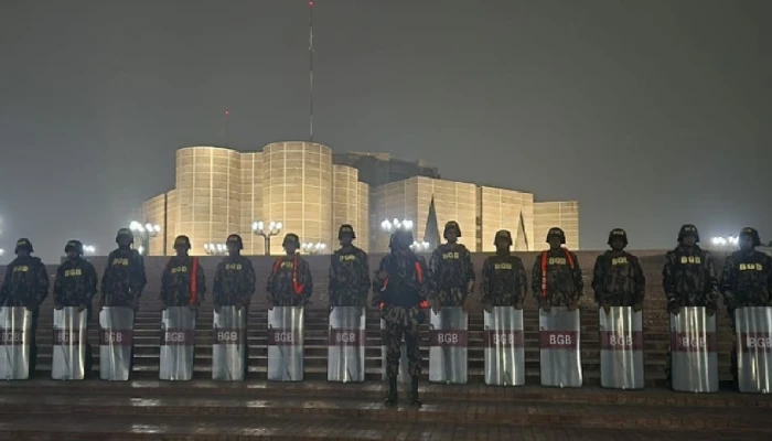 খালেদা জিয়ার জানাজা ও দাফন ঘিরে কঠোর নিরাপত্তা: মাঠে ১০ হাজার সদস্য