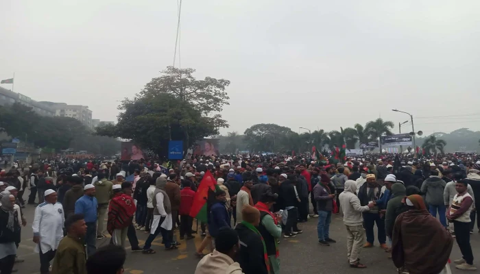 খালেদা জিয়ার জানাজা: মানিক মিয়া অ্যাভিনিউয়ে জনস্রোত, ঢাকাজুড়ে সর্বোচ্চ নিরাপত্তা