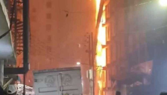 নিষেধাজ্ঞা উপেক্ষা করে আতশবাজি: মিরপুরে বহুতল ভবনে ভয়াবহ আগুন