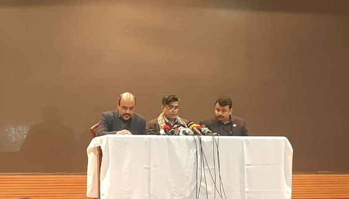 স্মার্টফোনের বাজারে বড় সুখবর: আমদানিতে শুল্ক কমাল সরকার, কমছে দাম