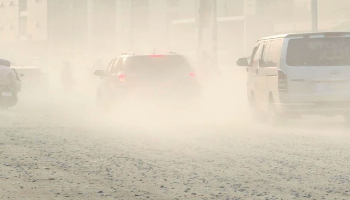 ঢাকাতে বায়ুদূষণ : স্বাস্থ্য ঝুঁকিতে মানুষ