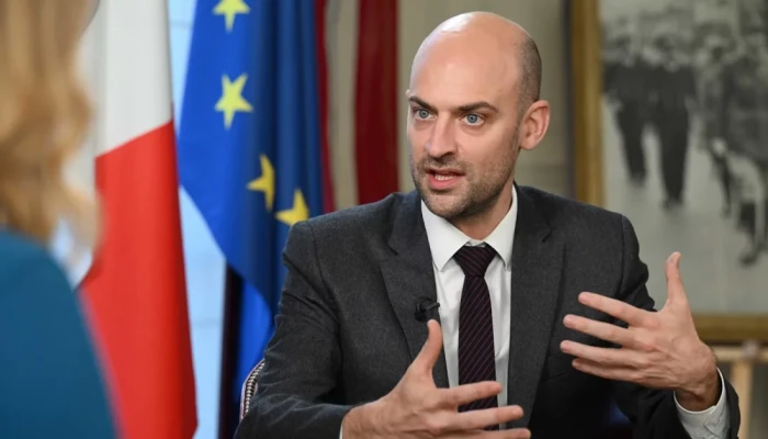 গ্রিনল্যান্ড নিয়ন্ত্রণে যুক্তরাষ্ট্রের পদক্ষেপ হলে কঠোর প্রতিক্রিয়া হবে: ফরাসি পররাষ্ট্রমন্ত্রী