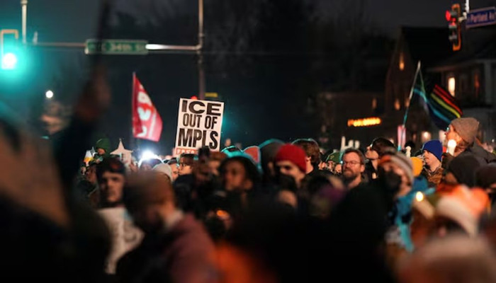 মিনেসোটায় আইসিই কর্মকর্তার গুলিতে নারী নিহত