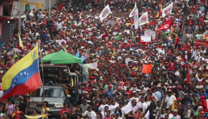 কারাকাসে জনসমুদ্র: মাদুরোকে ফিরিয়ে দেওয়ার দাবিতে ফুঁসছে ভেনেজুয়েলা