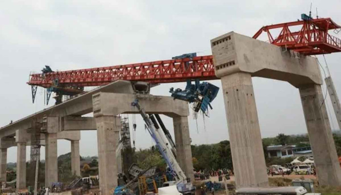 থাইল্যান্ডে চলন্ত ট্রেনের ওপর ধসে পড়ল নির্মাণাধীন ক্রেন: নিহত ৩২, আশঙ্কাজনক ৭
