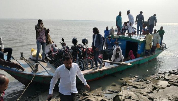 চরফ্যাশনের তিন চরে স্বাস্থ্যসেবা নেই, ঝুঁকিতে ২০ হাজার মানুষের জীবন