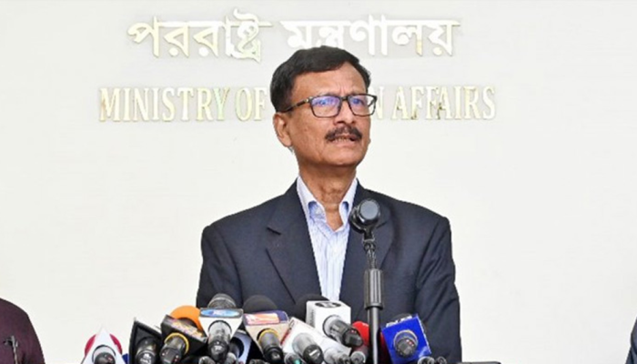 দিল্লিকে বার্তা ঢাকার: ভারতে থেকে শেখ হাসিনার রাজনৈতিক বক্তব্য প্রত্যাশিত নয়