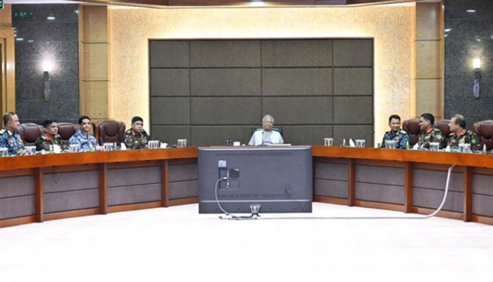 নির্বাচন ও গণভোটে সশস্ত্র বাহিনীকে পেশাদারিত্বের সর্বোচ্চ সতর্কবার্তা প্রধান উপদেষ্টার