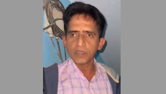 ফতুল্লায় ছাত্রীকে নিপীড়নের চেষ্টার অভিযোগে শিক্ষক গ্রেফতার