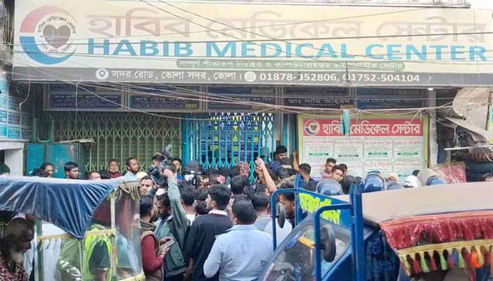 ভোলায় প্রসূতির মৃত্যুকে কেন্দ্র করে ভুল চিকিৎসার অভিযোগ, বেসরকারি ক্লিনিকে ভাঙচুর