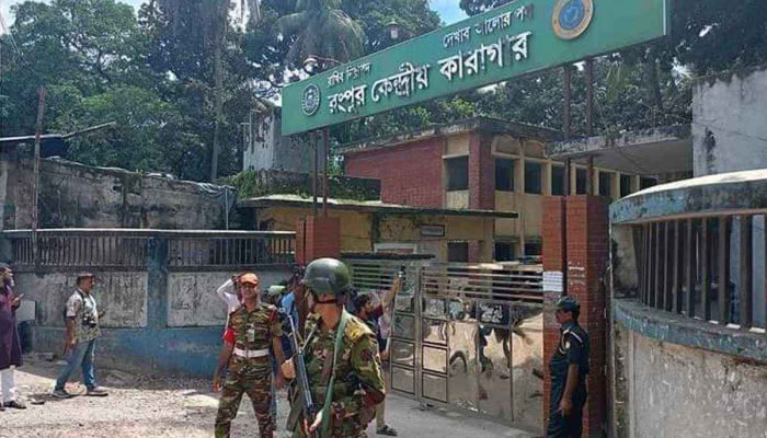 রংপুরে প্রথমবার পোস্টাল ব্যালটে ভোট: কারাগারের ১১৯ বন্দির অংশগ্রহণ