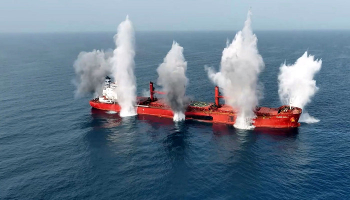 মার্কিন জাহাজ লক্ষ্য করে নতুন হামলার প্রস্তুতি নিচ্ছে হুতি বিদ্রোহীরা: উদ্বেগে লোহিত সাগর অঞ্চল