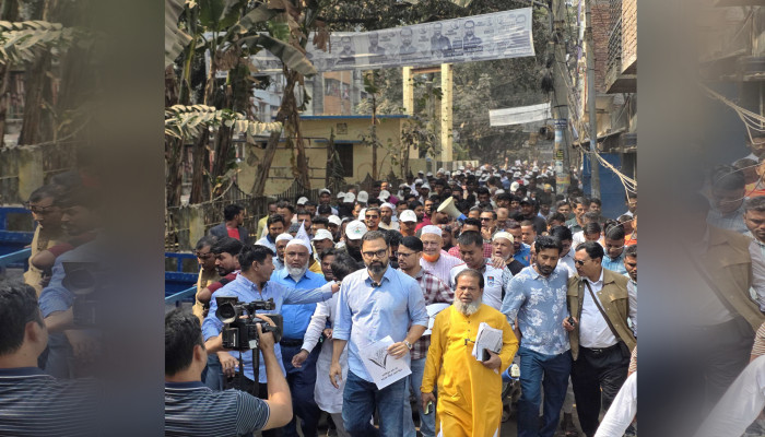 বহিরাগতদের নিয়ে বিশৃঙ্খলার দায় সংশ্লিষ্টদেরই নিতে হবে: আমিনুল হক