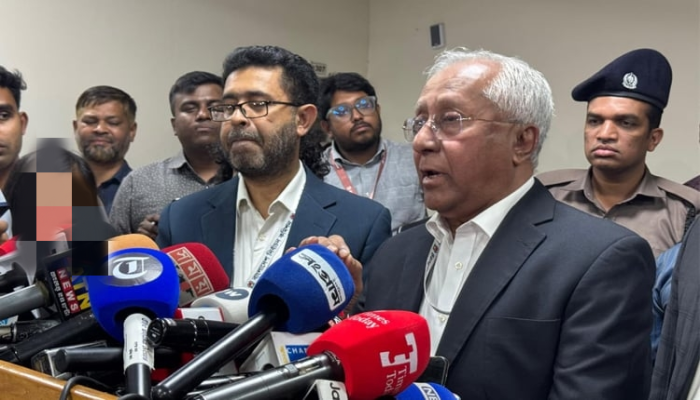 ভোটগ্রহণের মাত্র ১৩ ঘণ্টা আগে অপতথ্য নিয়ে ক্ষুব্ধ ইসি সচিব