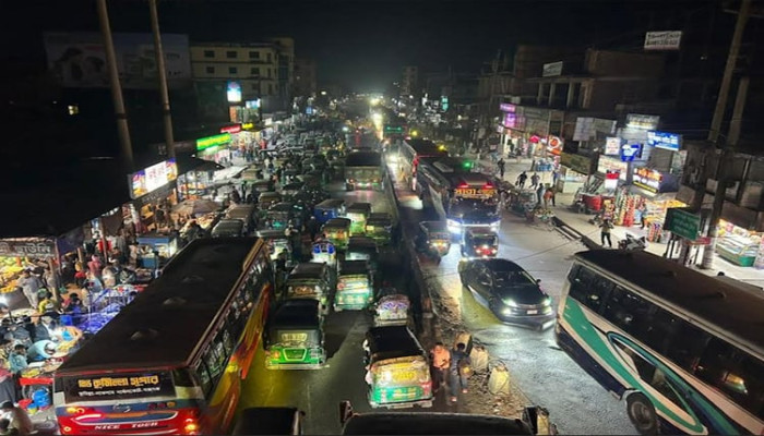 ভোটের টানে জনস্রোত: ঢাকা-চট্টগ্রাম মহাসড়কে নাড়ির টানে ফেরার ধুম