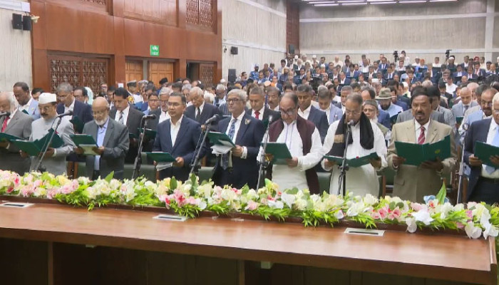 তারেক রহমানের নতুন মন্ত্রিসভায় ডাক পেলেন যারা: পূর্ণ মন্ত্রী ও প্রতিমন্ত্রীদের তালিকা