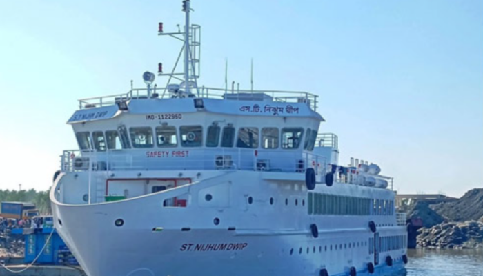 সন্দ্বীপ নৌরুটে আকস্মিক ‘নিঝুম দ্বীপ’ প্রত্যাহার: নৌ-সংকটে দ্বীপবাসী