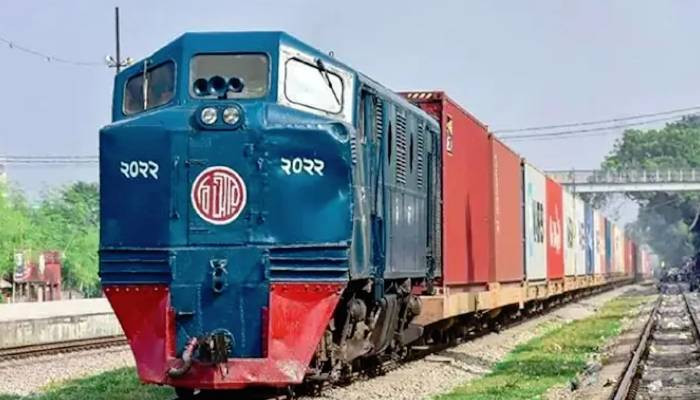 ঈদে ট্রেনযাত্রায় বড় সিদ্ধান্ত: বন্ধ থাকছে মালবাহী ট্রেন, চলবে স্পেশাল মেইল এক্সপ্রেস