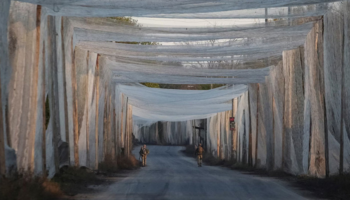 ড্রোন ঠেকাতে ৪ হাজার কিমি সড়কে শক্তিশালী ‘জাল’ বসাচ্ছে ইউক্রেন