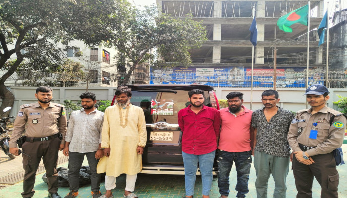 চট্টগ্রামে প্রকাশ্যে ব্যবসায়ীকে তুলে নেওয়ার ঘটনায় মামলা, কারাগারে ৫