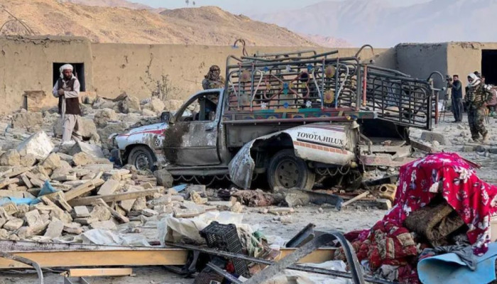 ডুরান্ড লাইনজুড়ে তীব্র সংঘর্ষ: সীমান্ত পোস্ট দখলের দাবি কাবুলের, বিমান হামলায় শতাধিক নিহতের দাবি ইসলামাবাদের